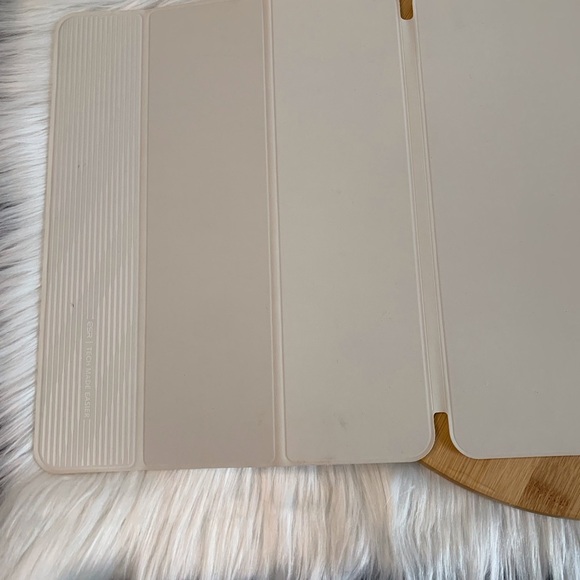 Premium White Tablet Cover - Picture 2 of 6